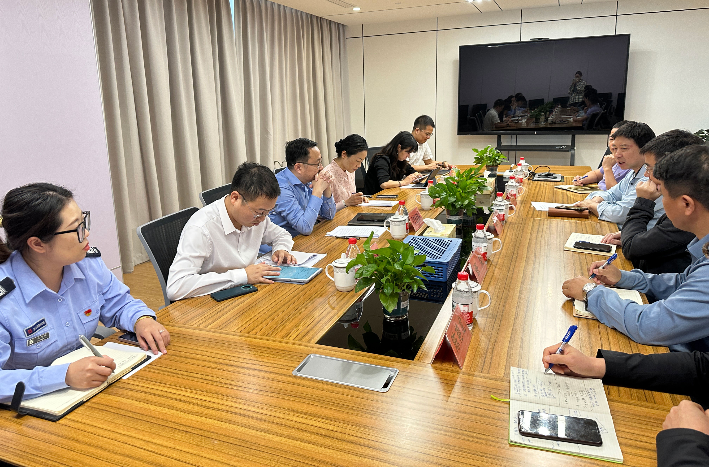 钱塘区委副书记、政法委书记、钱塘新区党工委副书记杨晓峰调研多禧生物